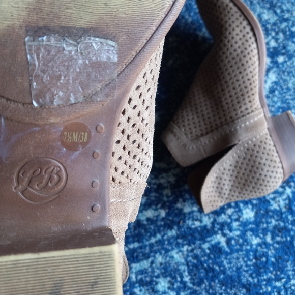 Lucky Brand Perforated Tan/Taupe Booties Size 7.5 - Picture 6 of 6